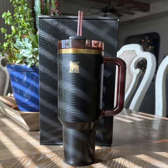 Brand New 40oz Black Snakeskin The Quencher Luxe H2.0 FlowState Tumbler - Picture 10 of 11